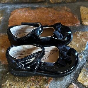 Pediped toddler girl’s shoes.